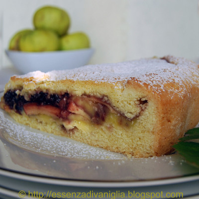 Crostata di mele con crema alla vaniglia e marmellata di more di rovo