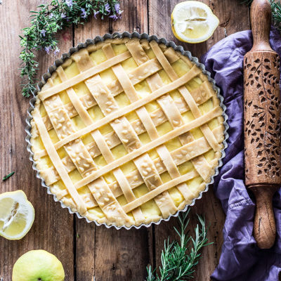 Crostata con crema di limone e rosmarino